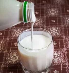 Un bicchiere di kefir fresco