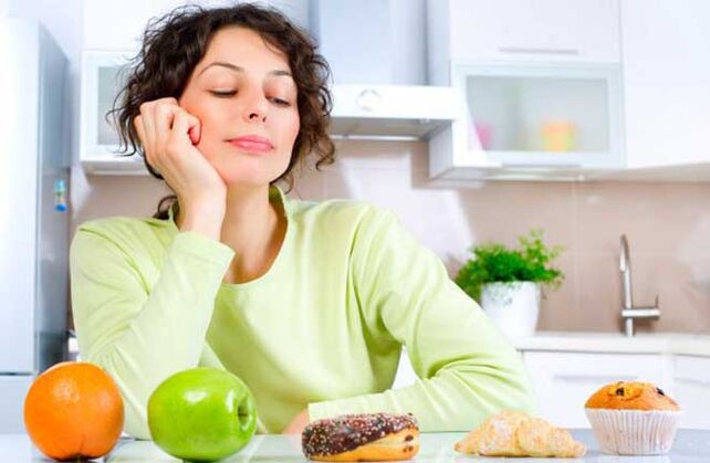 Donna che segue una dieta mediterranea